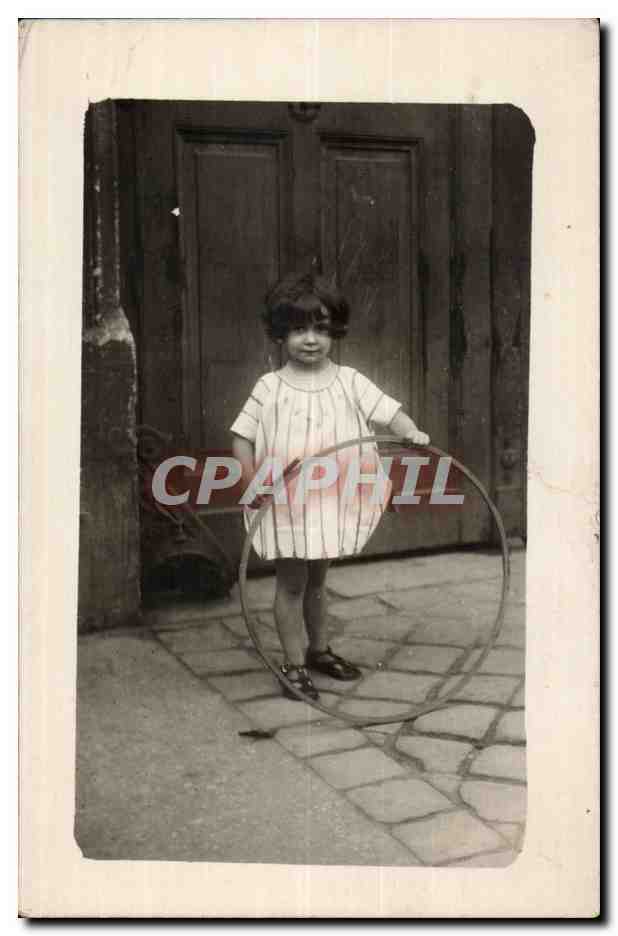 CPA Carte photo Enfant au cerceau