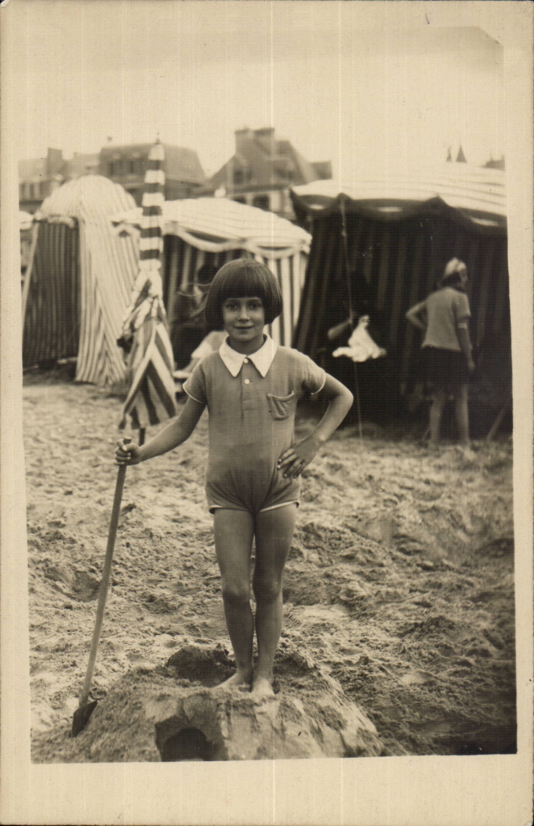 CPA Carte photo Enfant a la plage