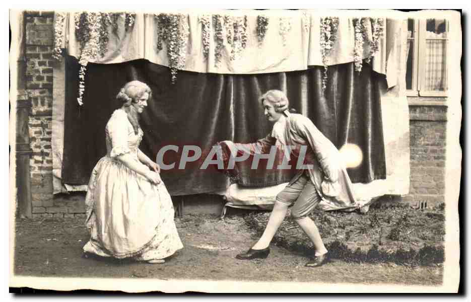 CPA CArte Photo Revue de costume couple 1729 Georgette Plouchard Marguerite Letoquoy
