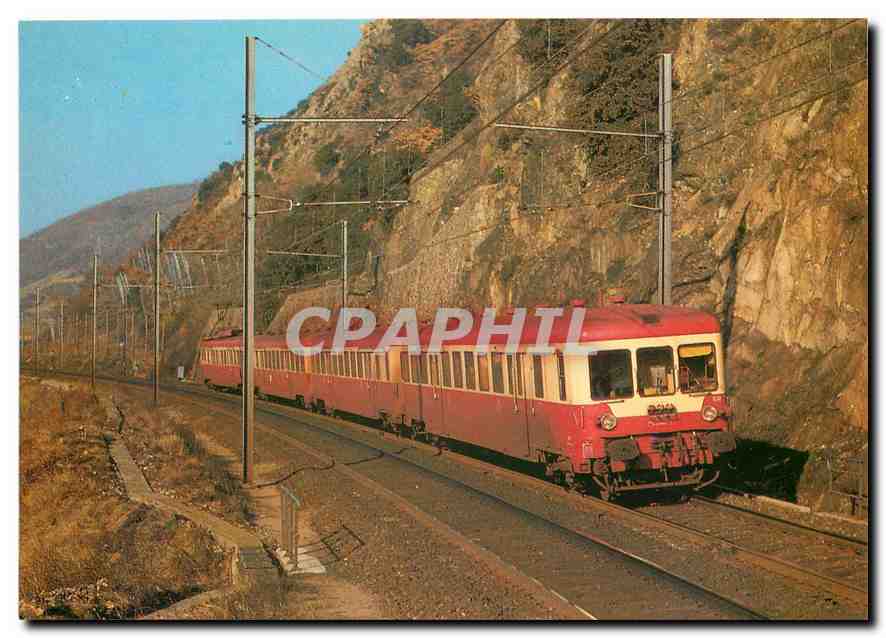 CPM CP 106- Un  omnibus Lyon-Valence assure en automotrice Z 7100 longe le Rhone peu avant Tain l'He