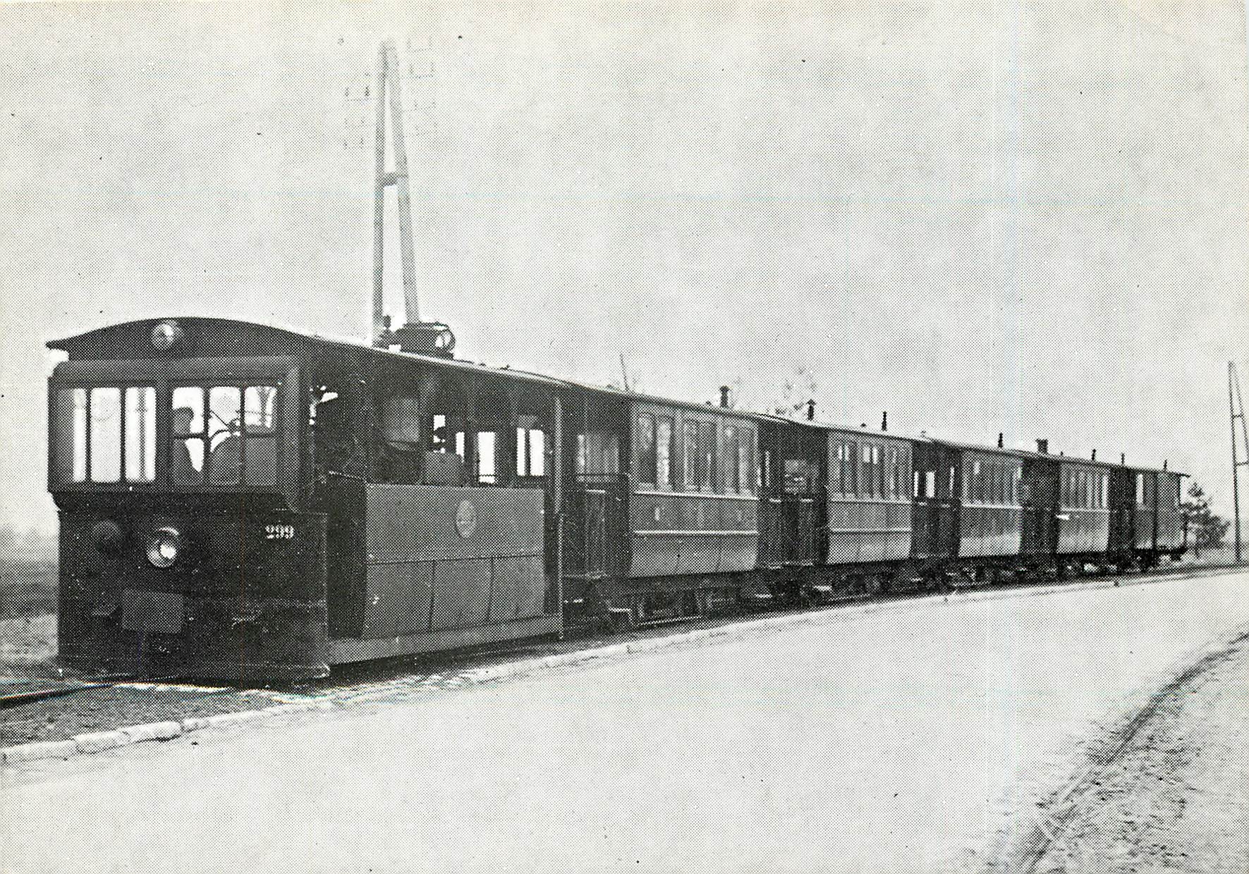 CPM HL 299 type 4 suivie de 5 voitures a 2 essieux du Groupe d'Anvers
