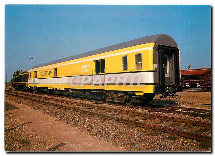 CPM Pithiviers (45) En gare une BB 63000 manoeuvre une voiture postale. Le 19 Juin 1986