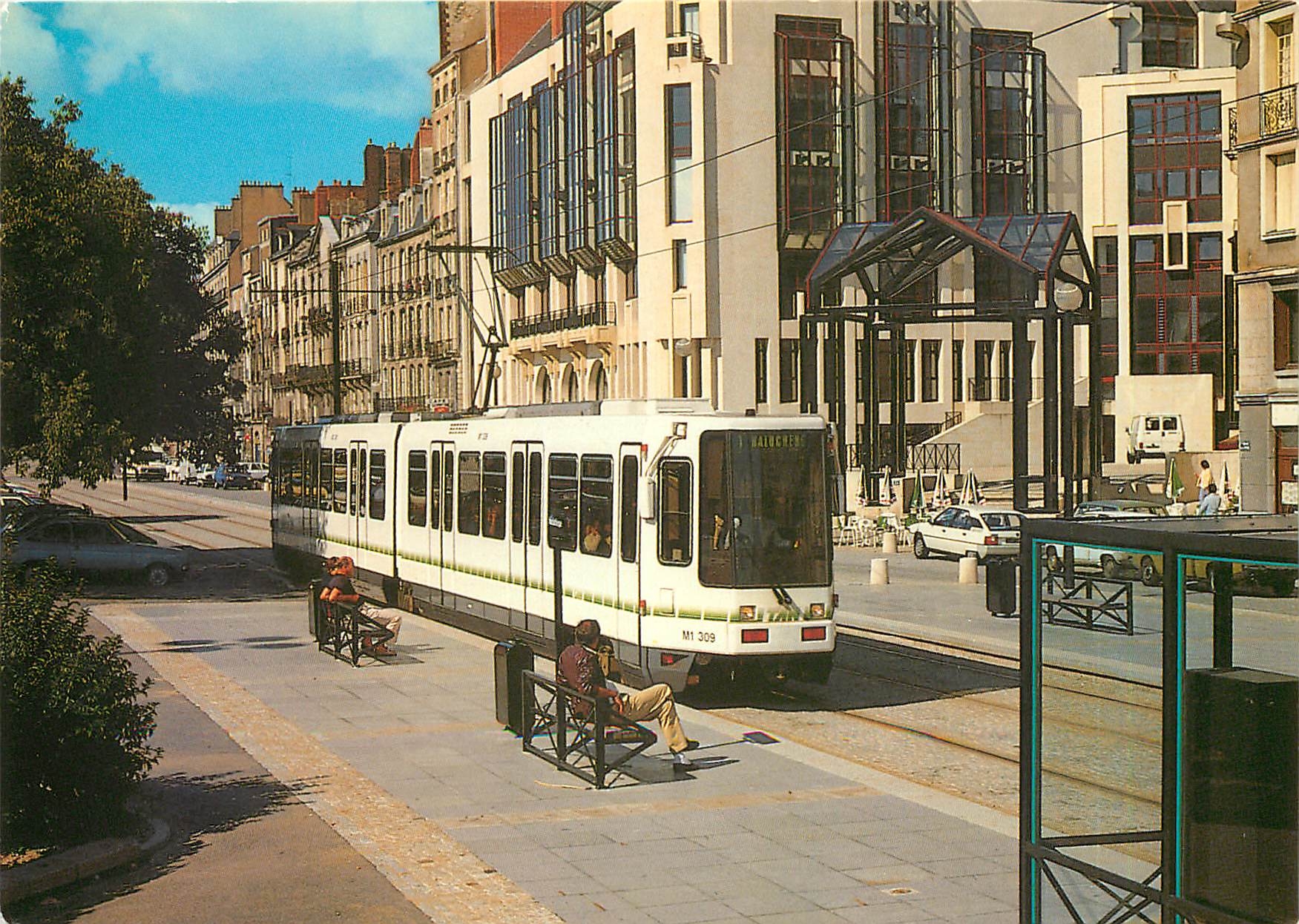 CPM Nantes le tramway devant la Mediatheque