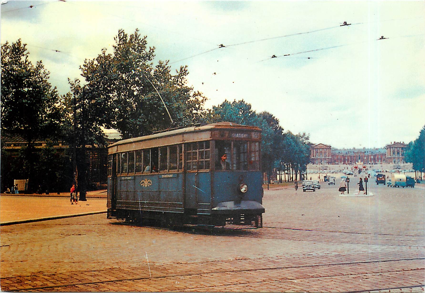 CPM Le tramway traversant l'Avenue de Paris et le Chateau de Versailles