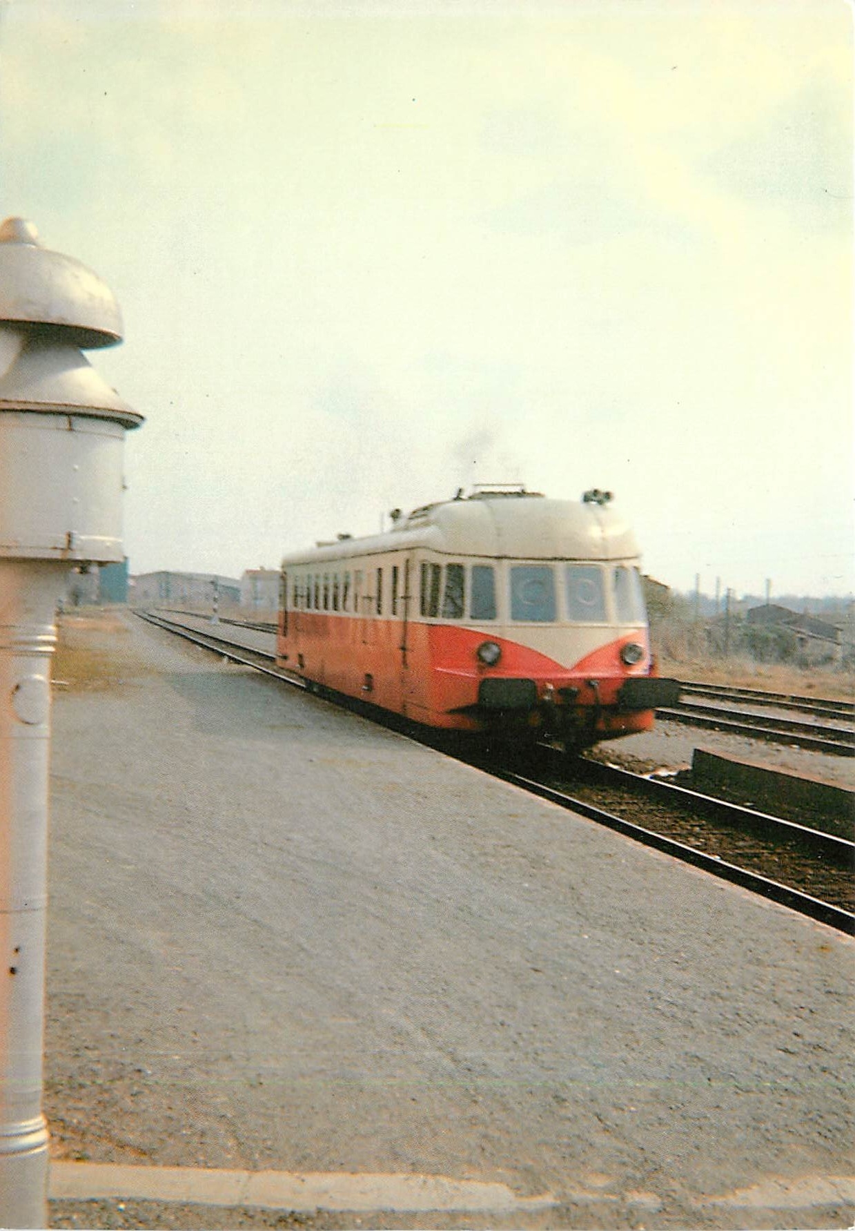 CPM Lectoure (Mars 1970) Autorail ABJ 4 en provenance d'Auch