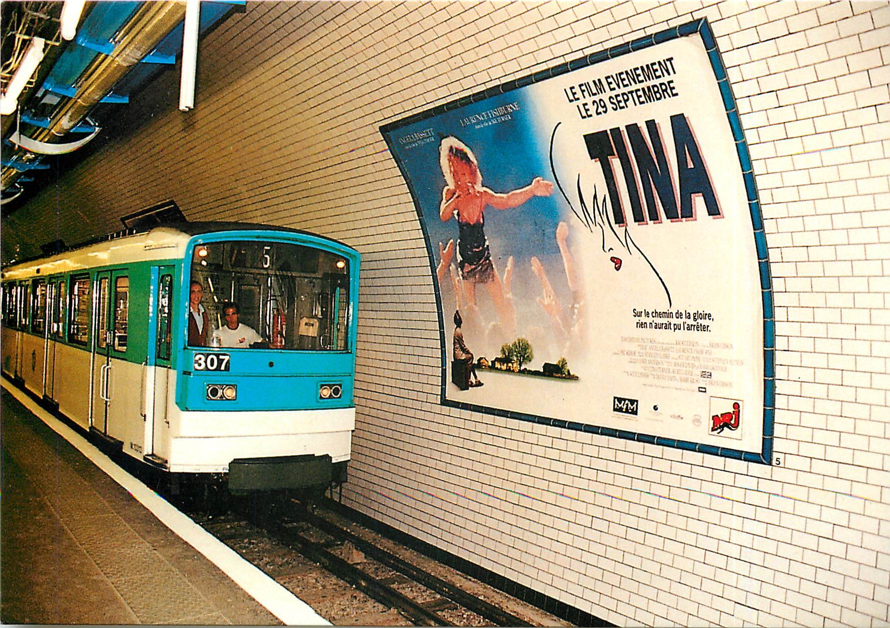 CPM Paris Le metro a la station Pre Saint Gervais