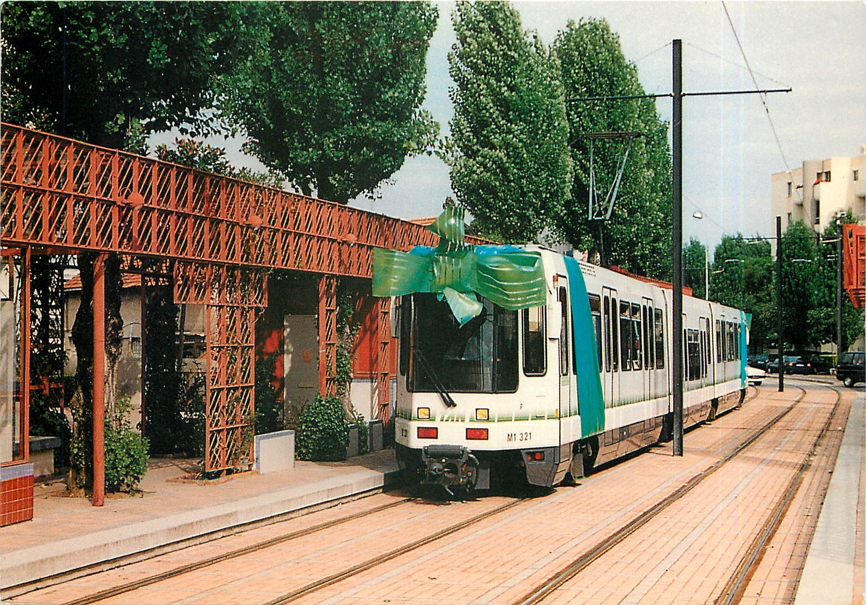 CPM Reze Arrivee d'un Tramway a la station Pont Rousseau