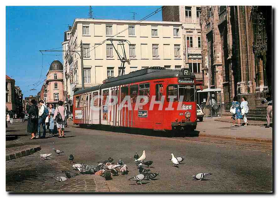 CPM Roubaix le tramway au terminus de la Grande-Place