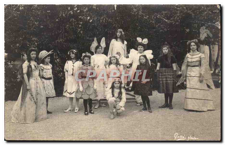 Carte photo Enfants faisant du theatre
