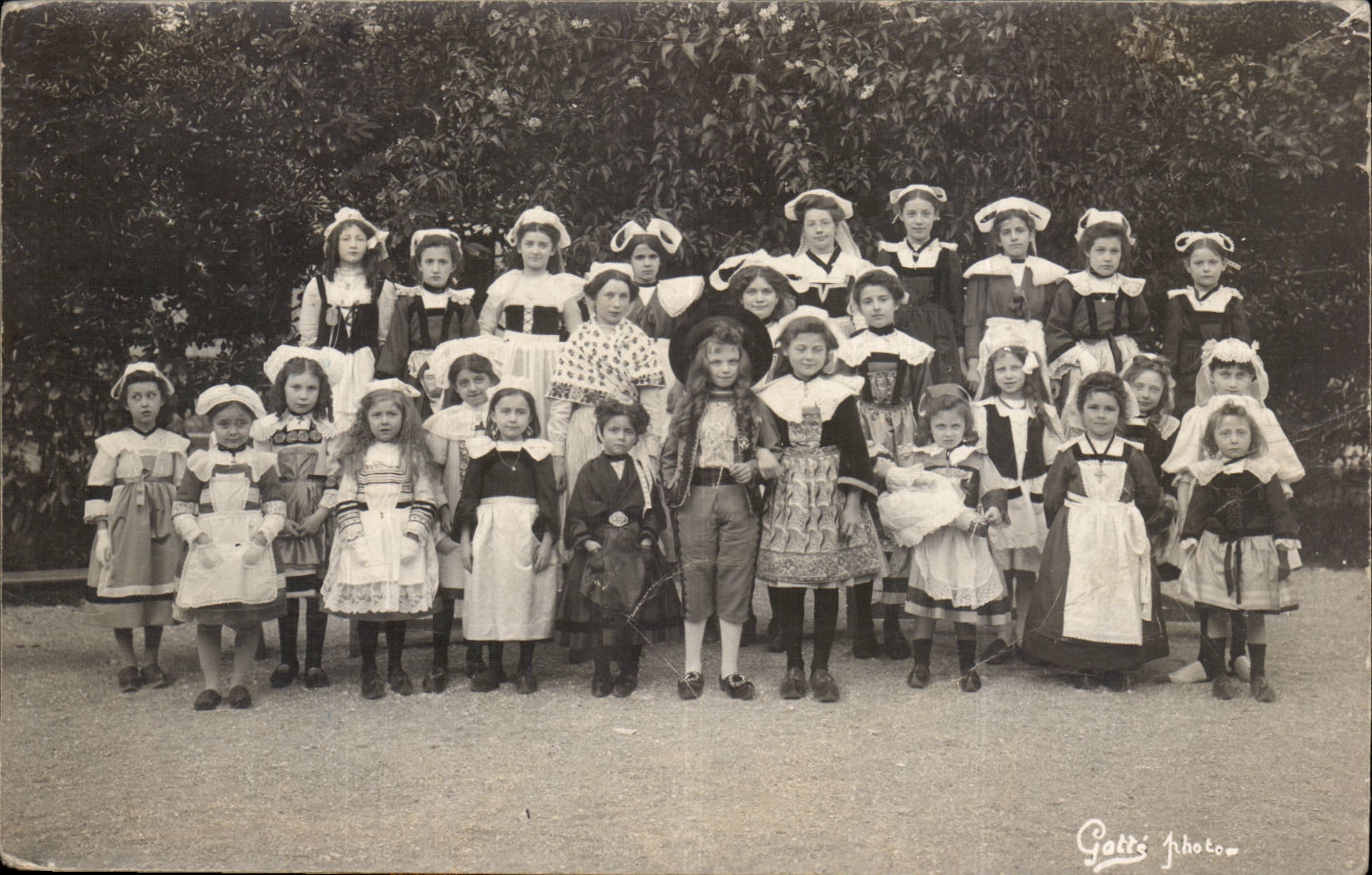 Carte photo Enfants avec coiffes de toutes les regions de France TOP