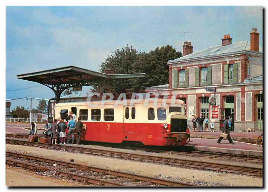 CPM En gare de Loudeec voici l'aurotail Billard A150D1 - X-153 a voi metrique du Reseau - Breton