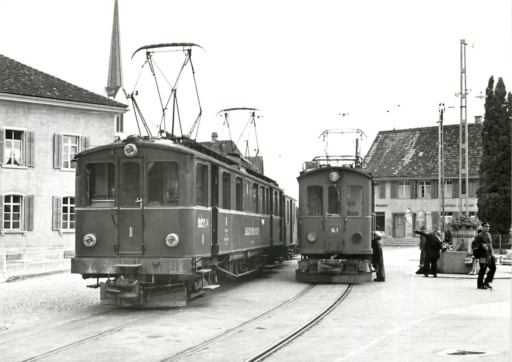 CPM Schmaler FW BCe 4/4 1 und breiter SZB BCFe 4/4 1 in Matzingen am 24.7.55