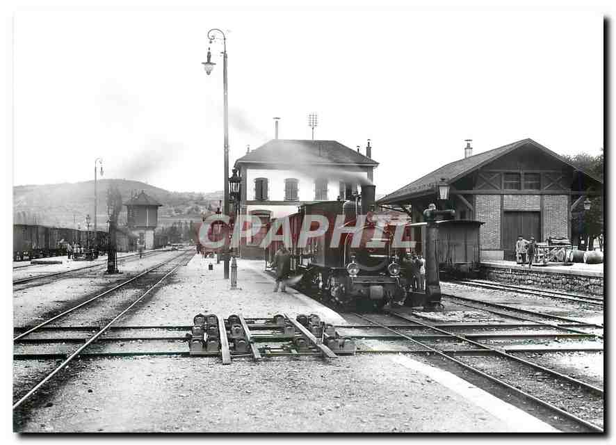 CPM Yverdon - Ste-Croix  Un train en gare d'Yverdon vers 1900
