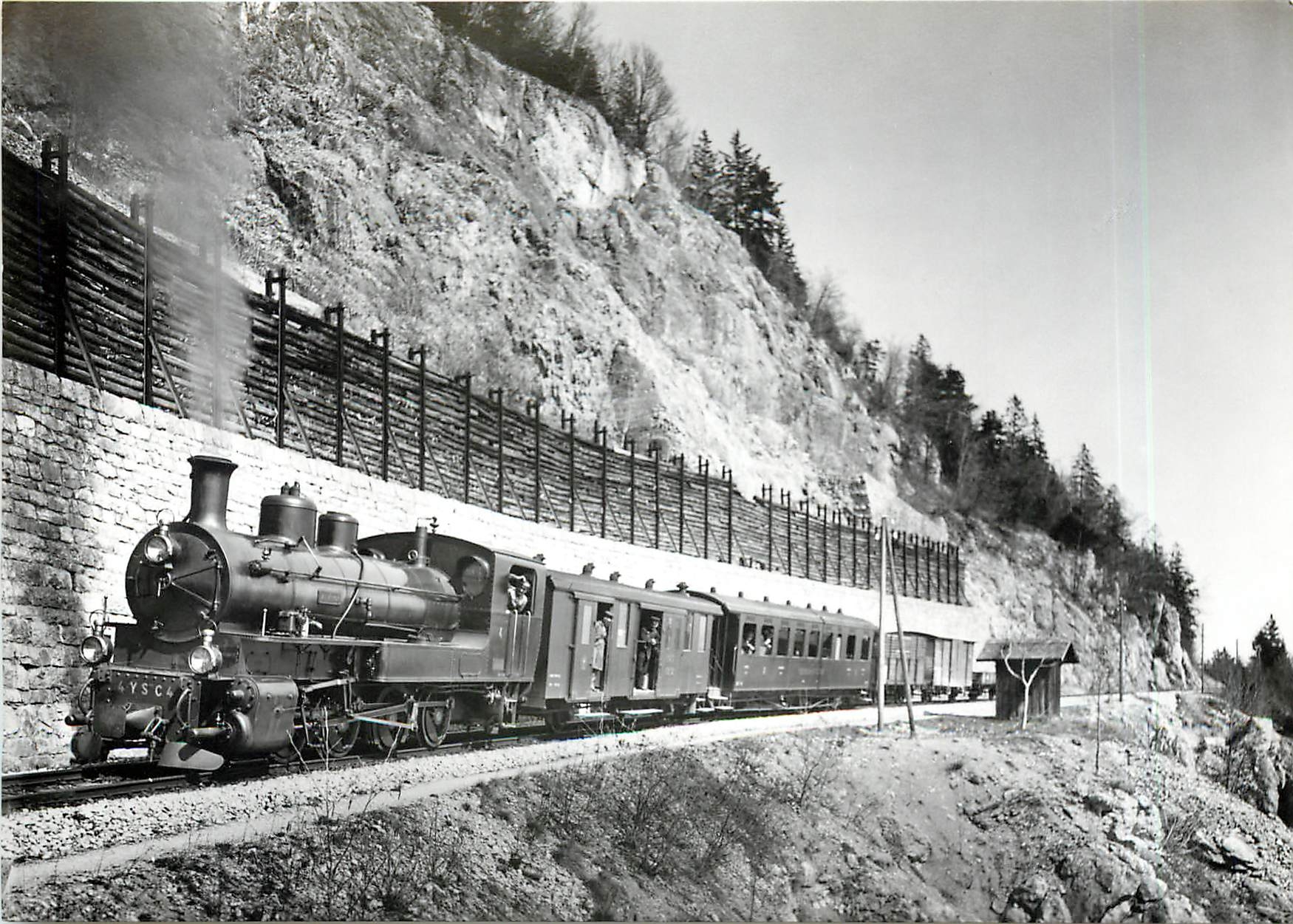 CPM Yverdon - Ste-Croix  Un train dans les Rapilles de Baulmes en 1914