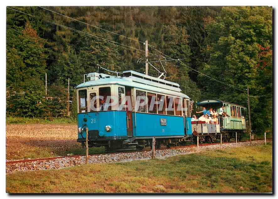 CPM Chemin de fer touristique Blonay-Chamby Le tram 28 ex-T.L. et les voitures ''Tres Grande Vision'
