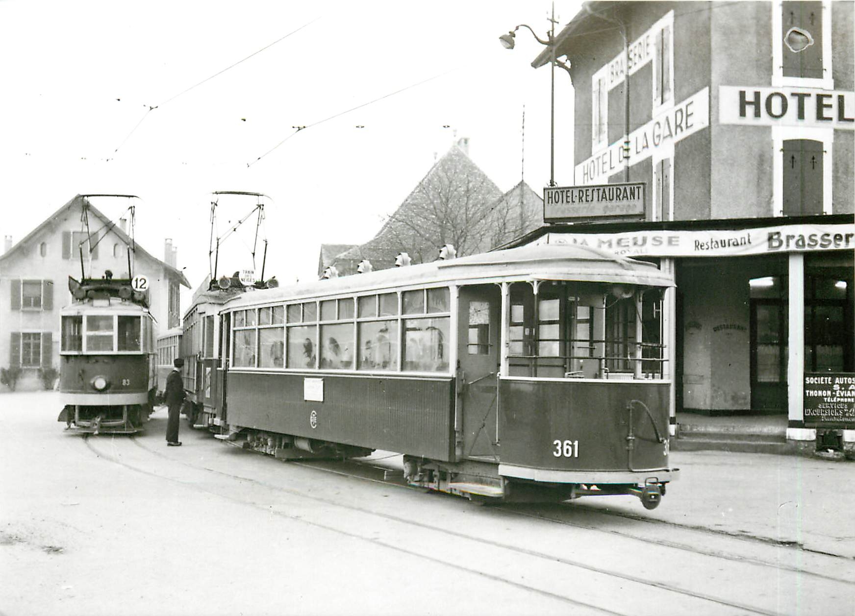 CPM Annemasse place de la Gare Ce 2/4 No.83 et ''train des neiges'' vers 1952