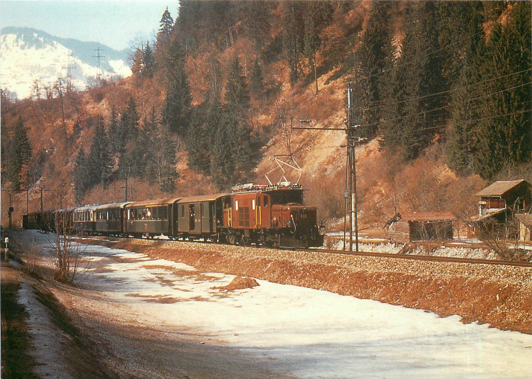CPM Ge 6/6 1 412 et train de skieurs derriere Fideris 24.3.1973