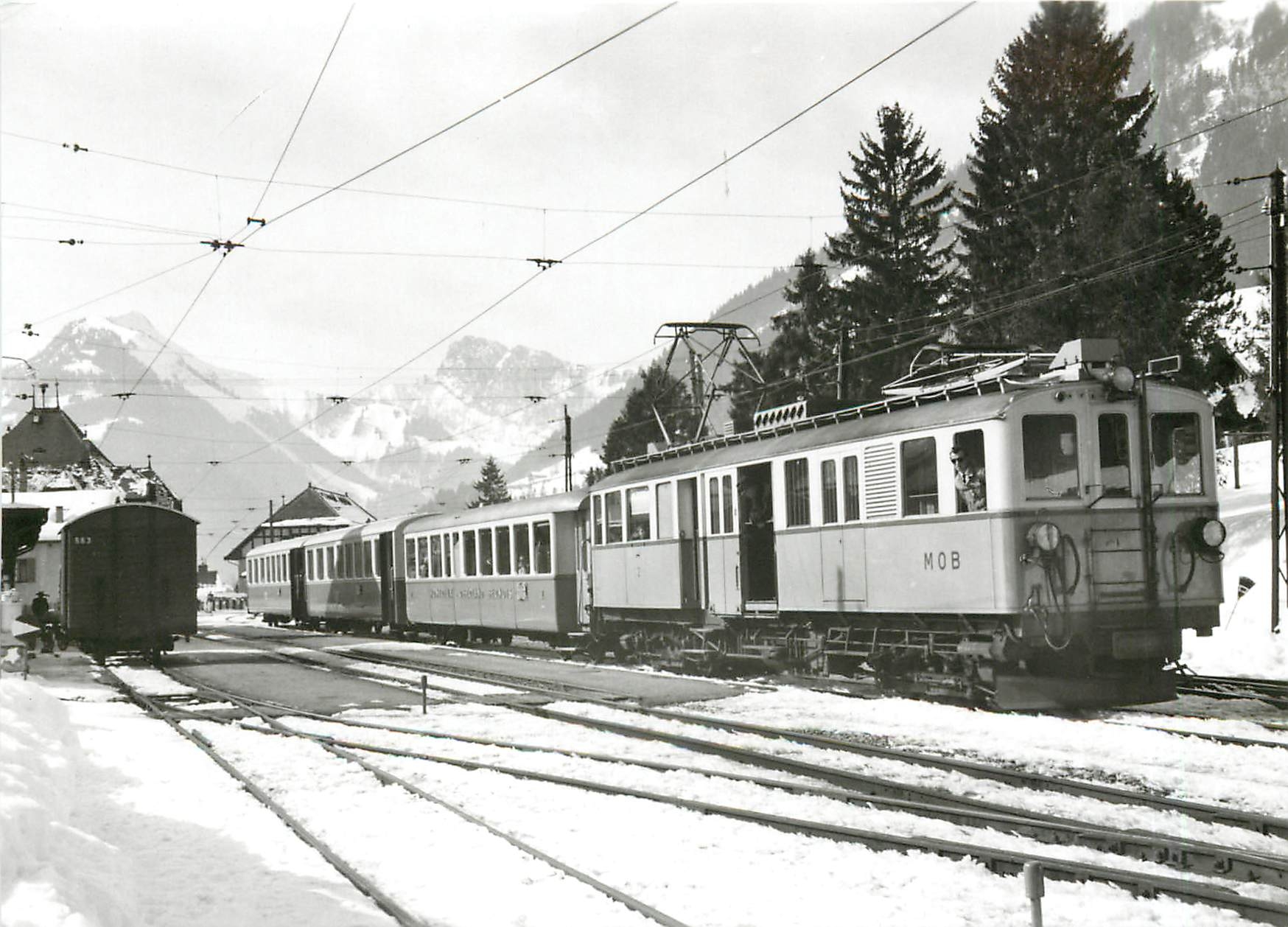 CPM Attente de croisement a Chateau d'Oex 28.1.1973