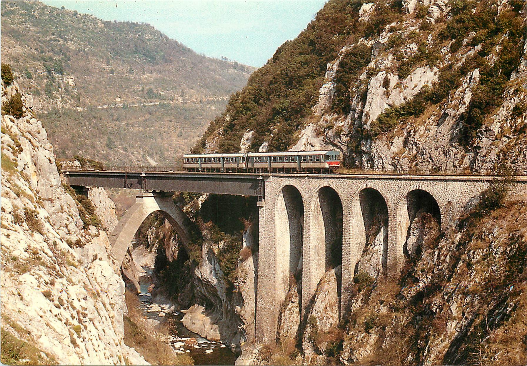CPM Sospel: deux autorails des Chemins de fer Italiens assurant la liasion directe Torino-Nice
