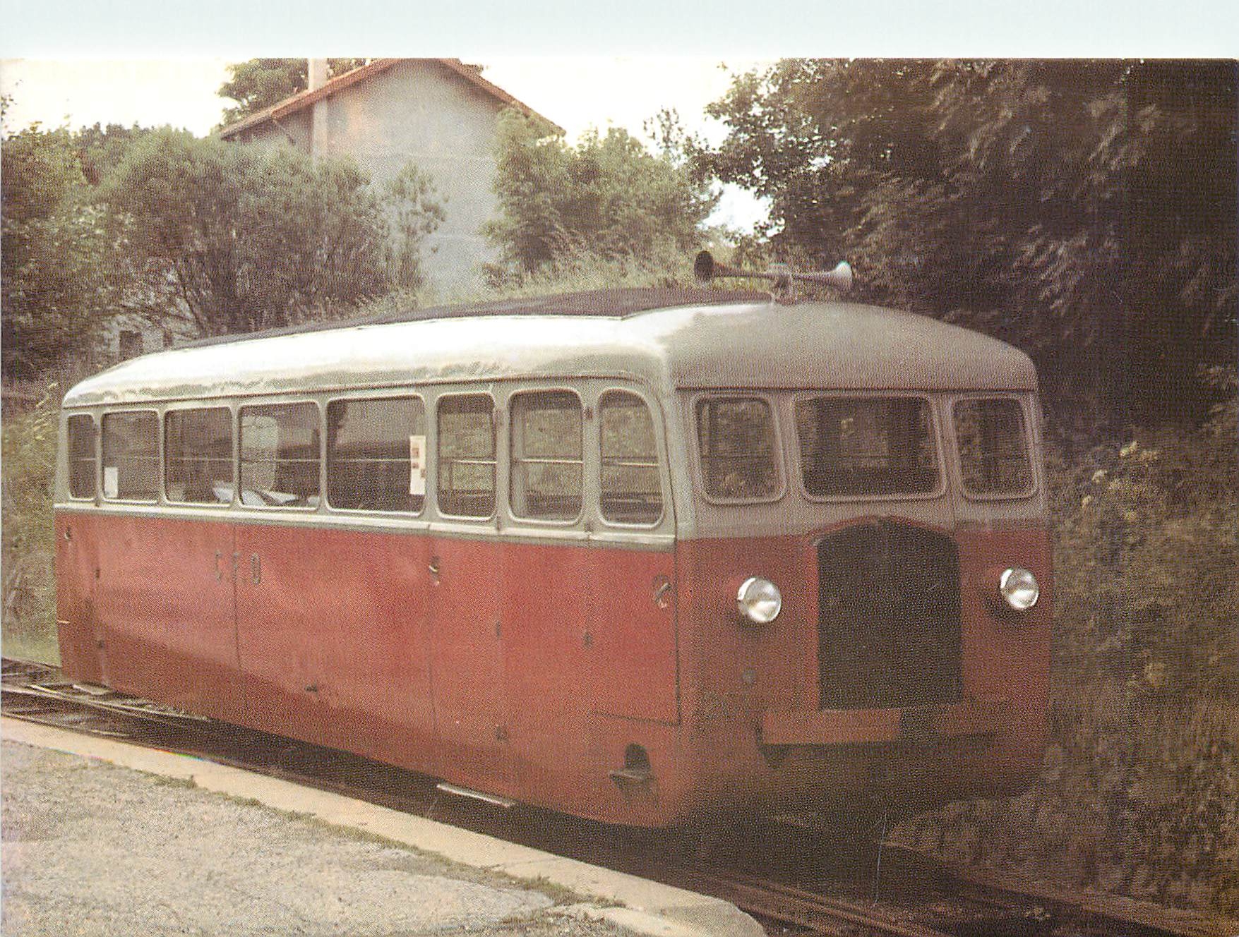CPM L'autorail De Dion 201 au depart de Dunieres (juillet 1974)