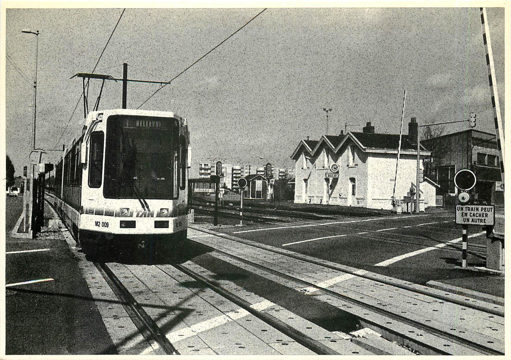CPM Nantes (13/04/1985) Le tramway a la Gare Doulon