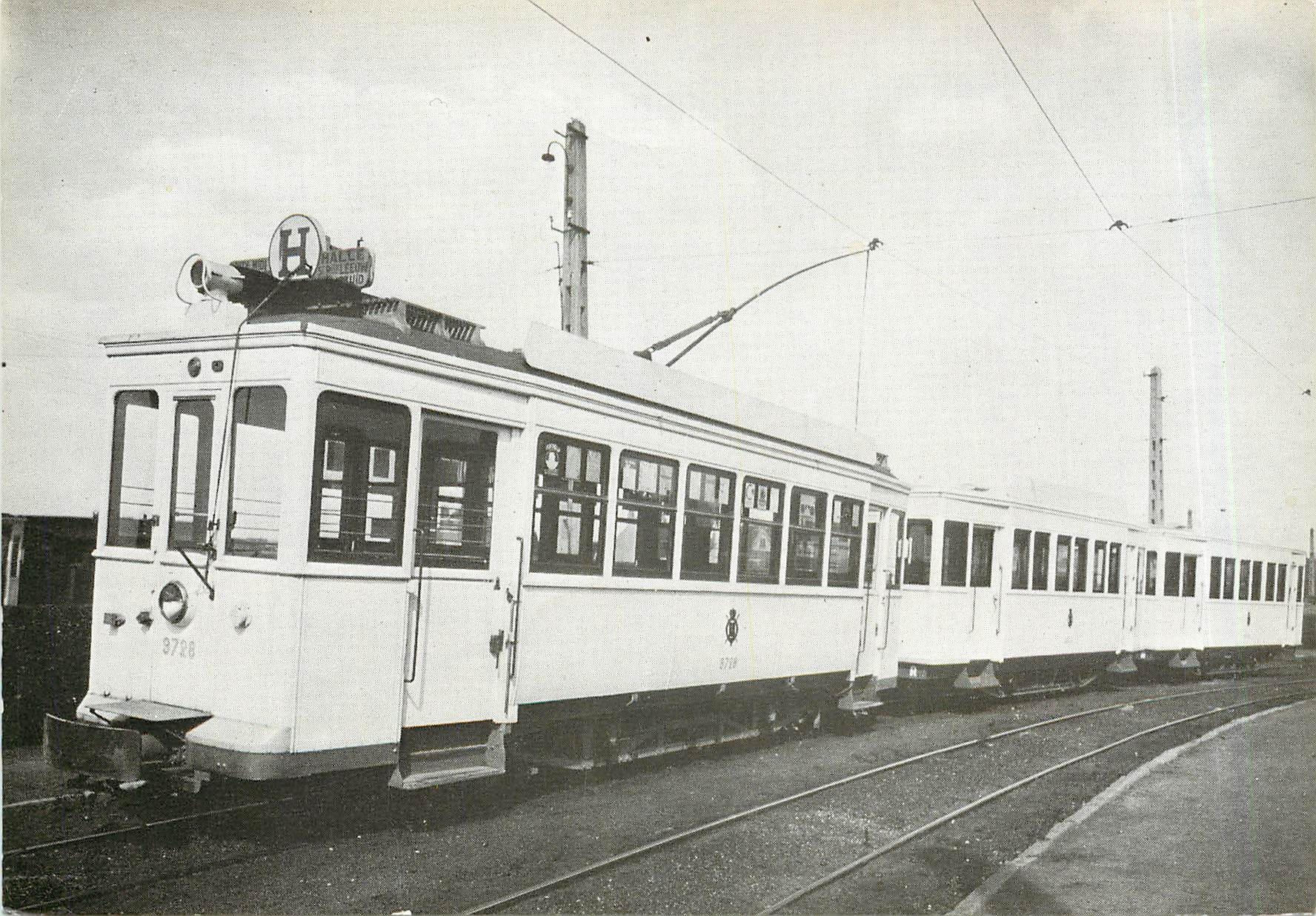 CPM Motrice 9728 dans son etat d'origine au depot de La Roue