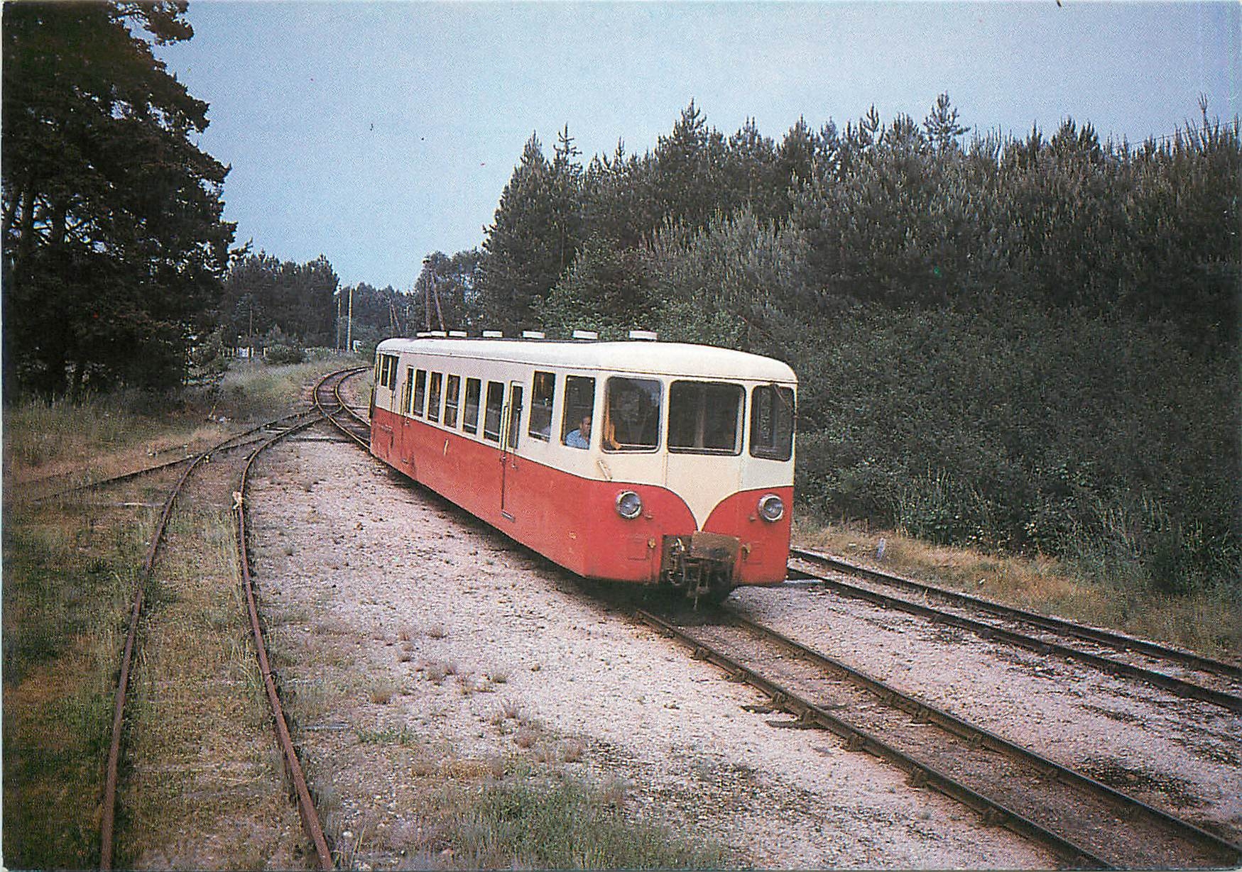 CPM Un autorail Verney arrivant de Romorantin penetre en gare de Pruniers (juin 1983)