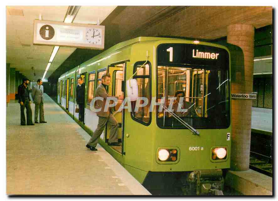 CPM Stadtbahnwagen in der Sation "Waterloo"