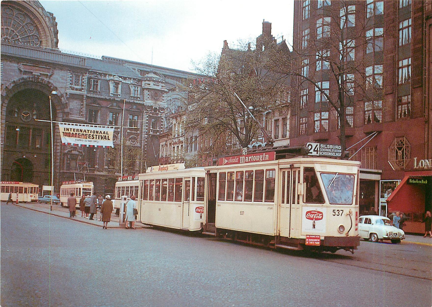CPM Motrice No. 537 ligne No. 24 devant la gare centrale