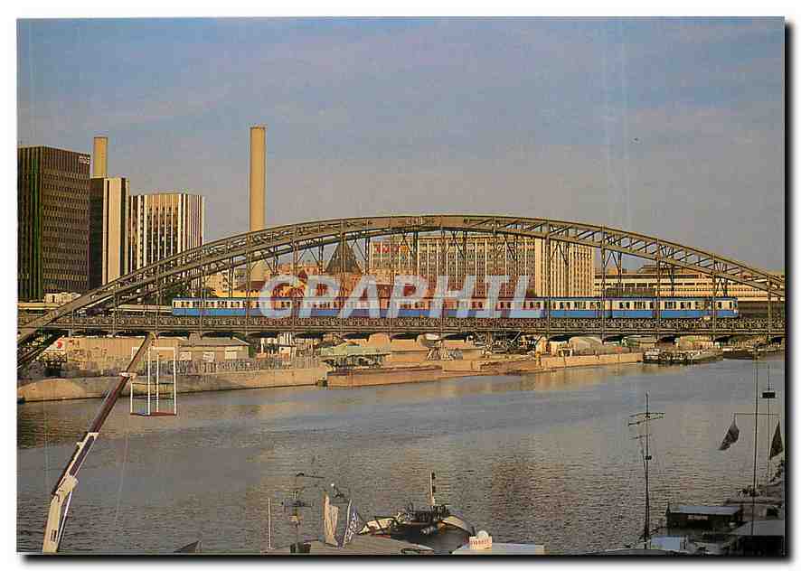 CPM Train MF 67 sur le viaduc d'Austerlitz