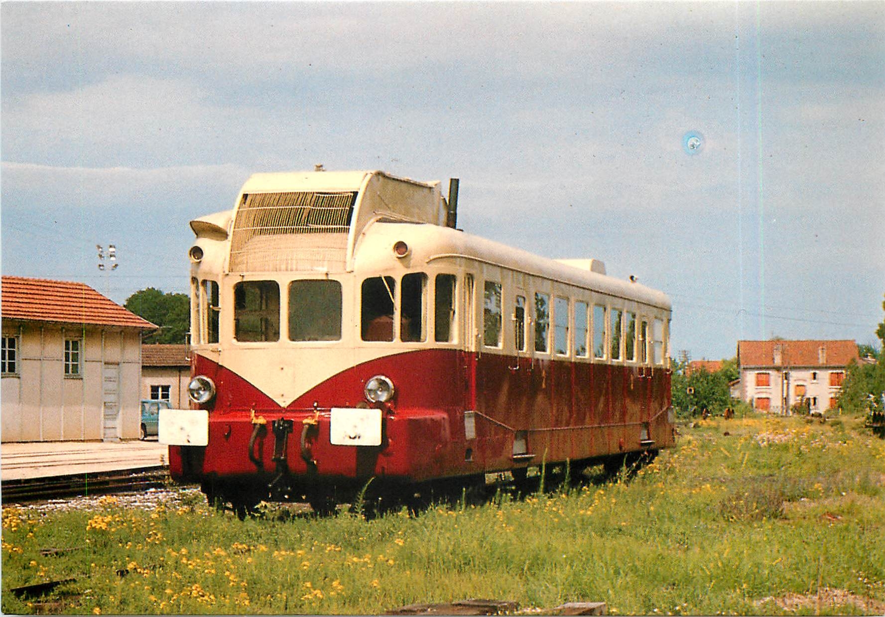 CPM Autorail Renault VH-24 de la compagnie des Chemins de Feret Transports Automobiles au depot de G