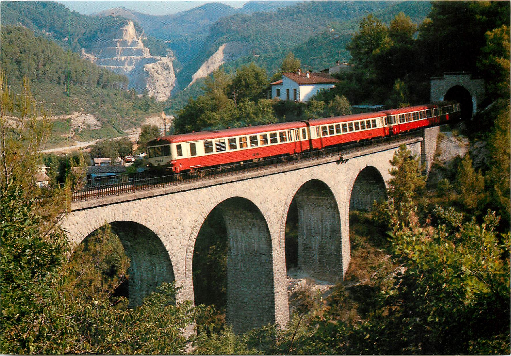 CPM Autorails X-4500 sur le viaduc du Faquin