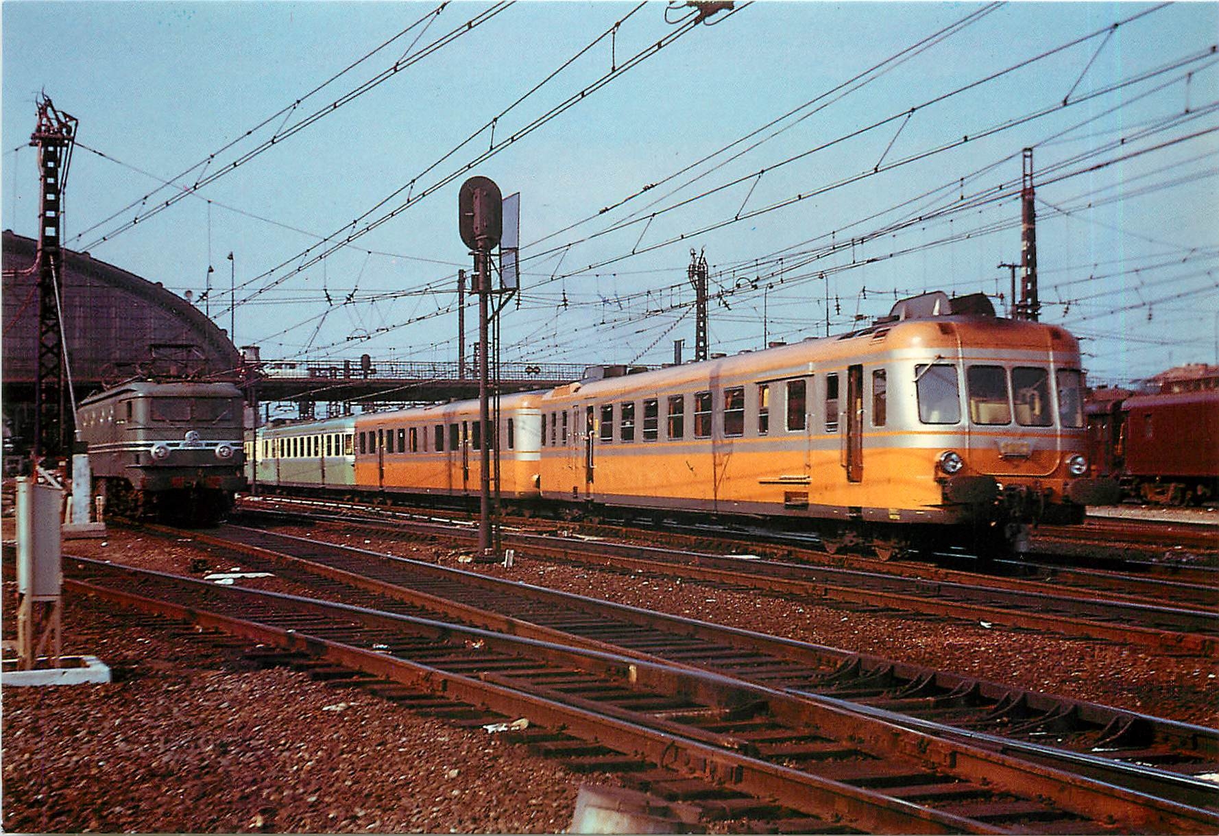 CPM La RGP1 en livreee orange venant d'assurer l'express 5431/5430 Geneve-Bordeaux a son terminus en