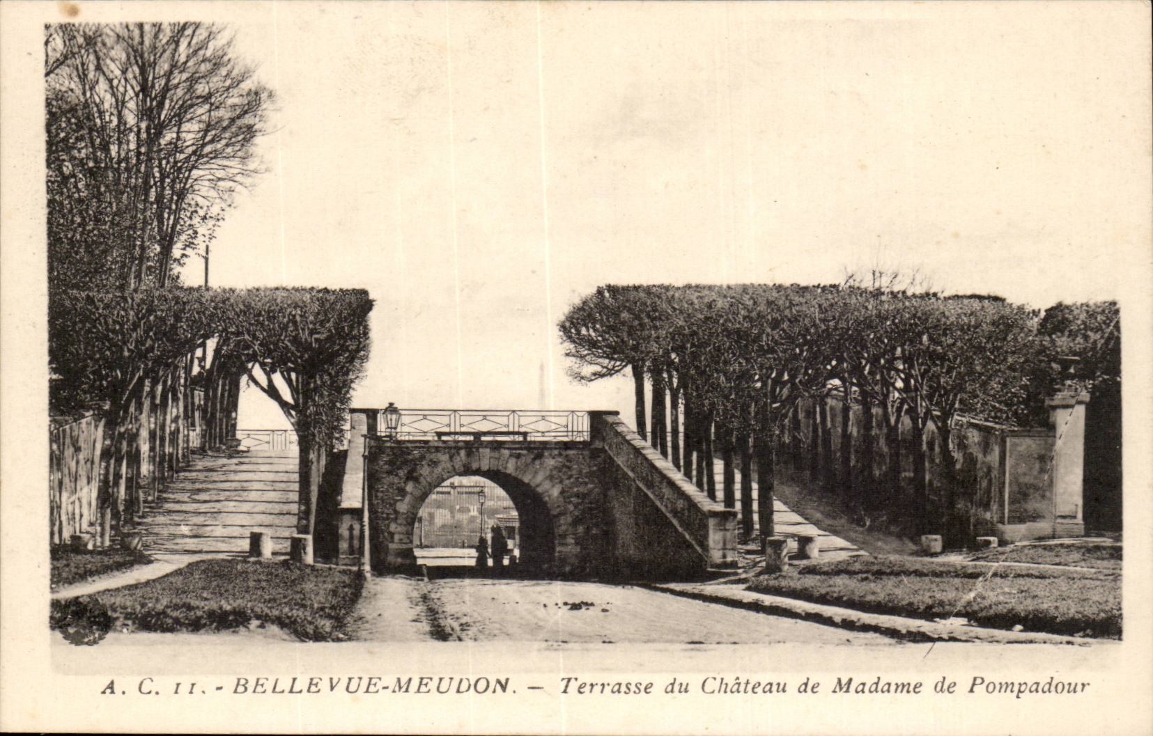 Bellevue meudon CPA Terrasse du chateau de Madame de Pompadour