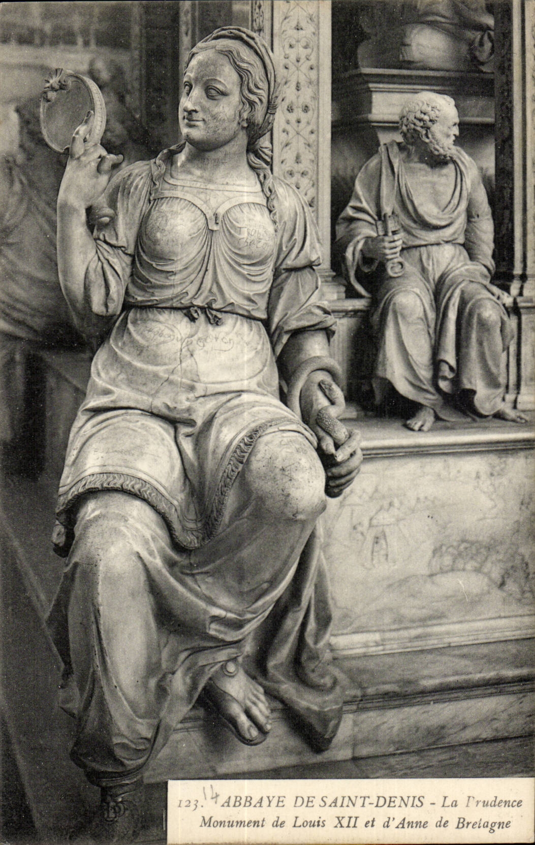 CPA l'abbaye de Saint Denis La prudence Monument de Louis XII et d'Anne de Bretagne