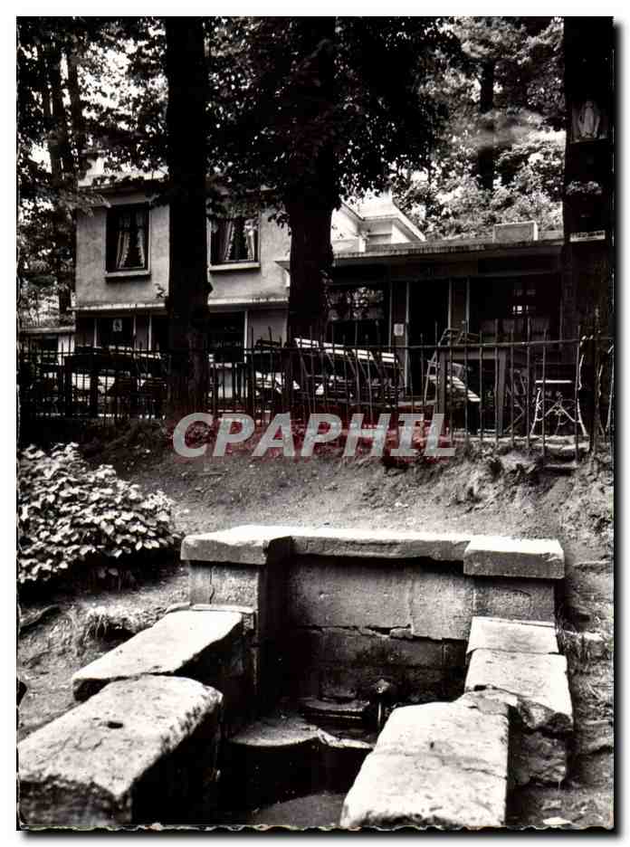 Meudon Val Fleury CPM La fontaine Sainte Marie