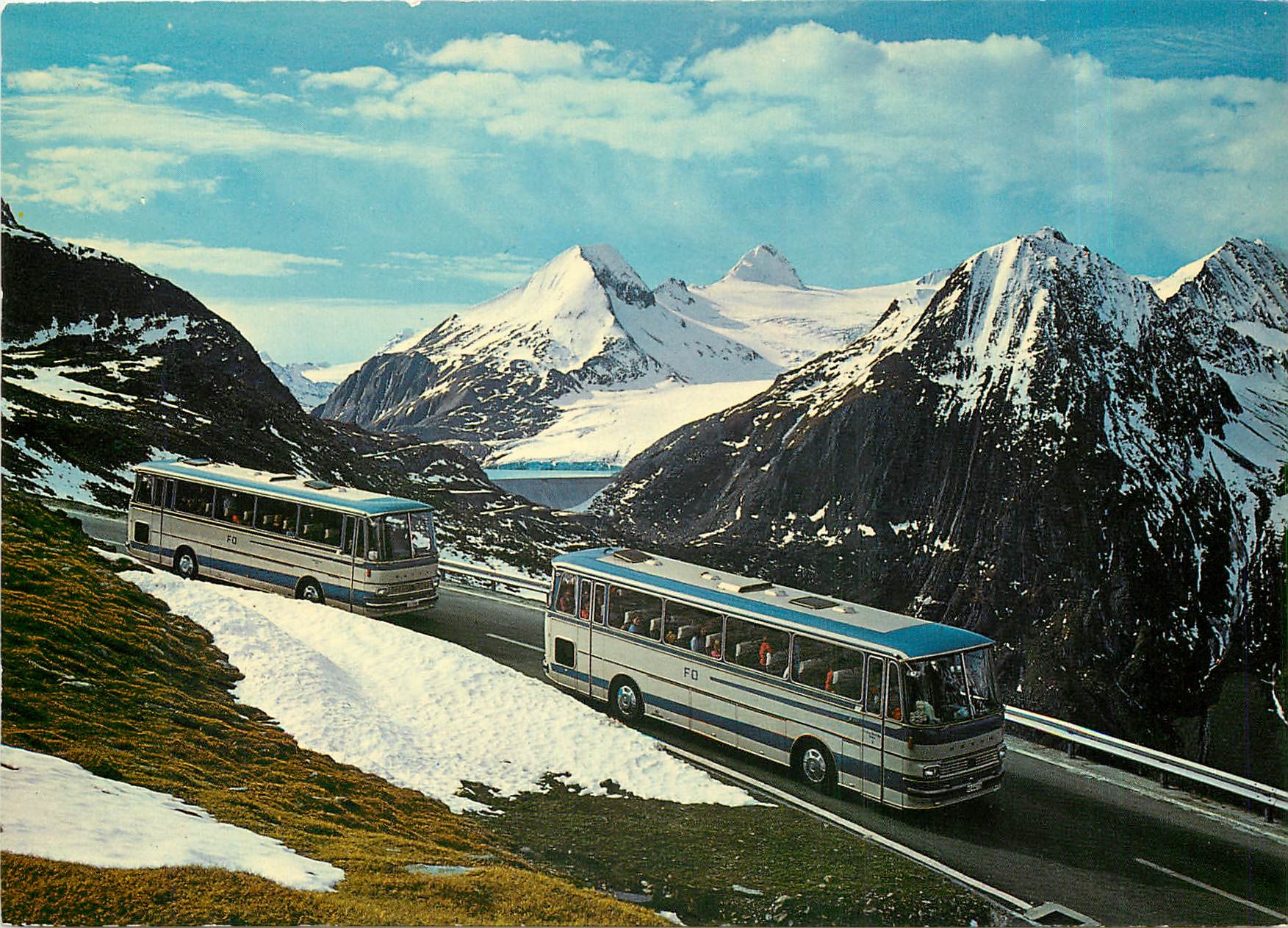 CPM Modernste Liniencars der Furka Oberalp Bahn am Nufenenpass