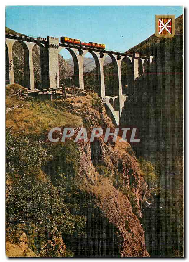 CPM Le ont Séjourné et train Sang et Or allant de Villefranche à la Tour de Carol