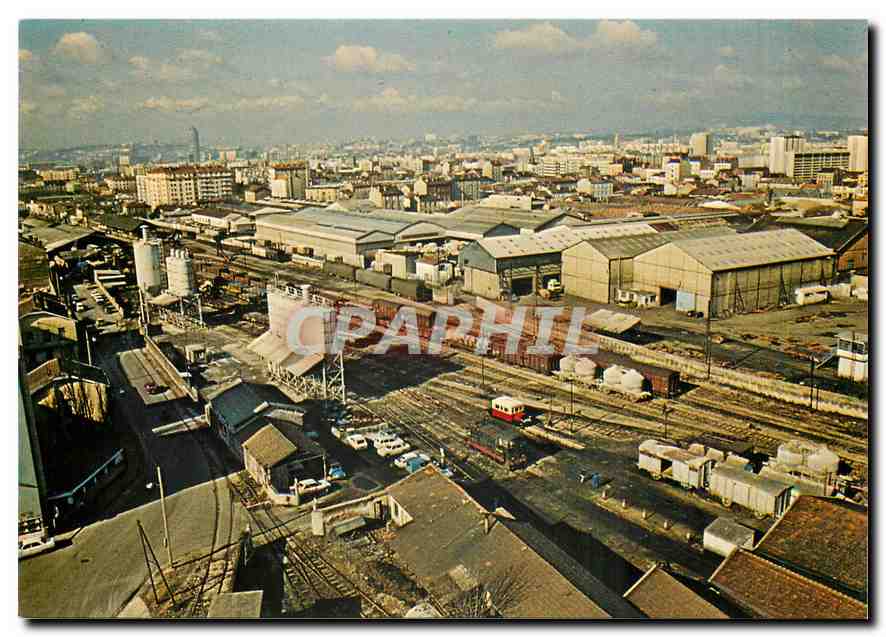 CPM L'Est de Lyon vue générale des installations de la gare de Villeurbanne
