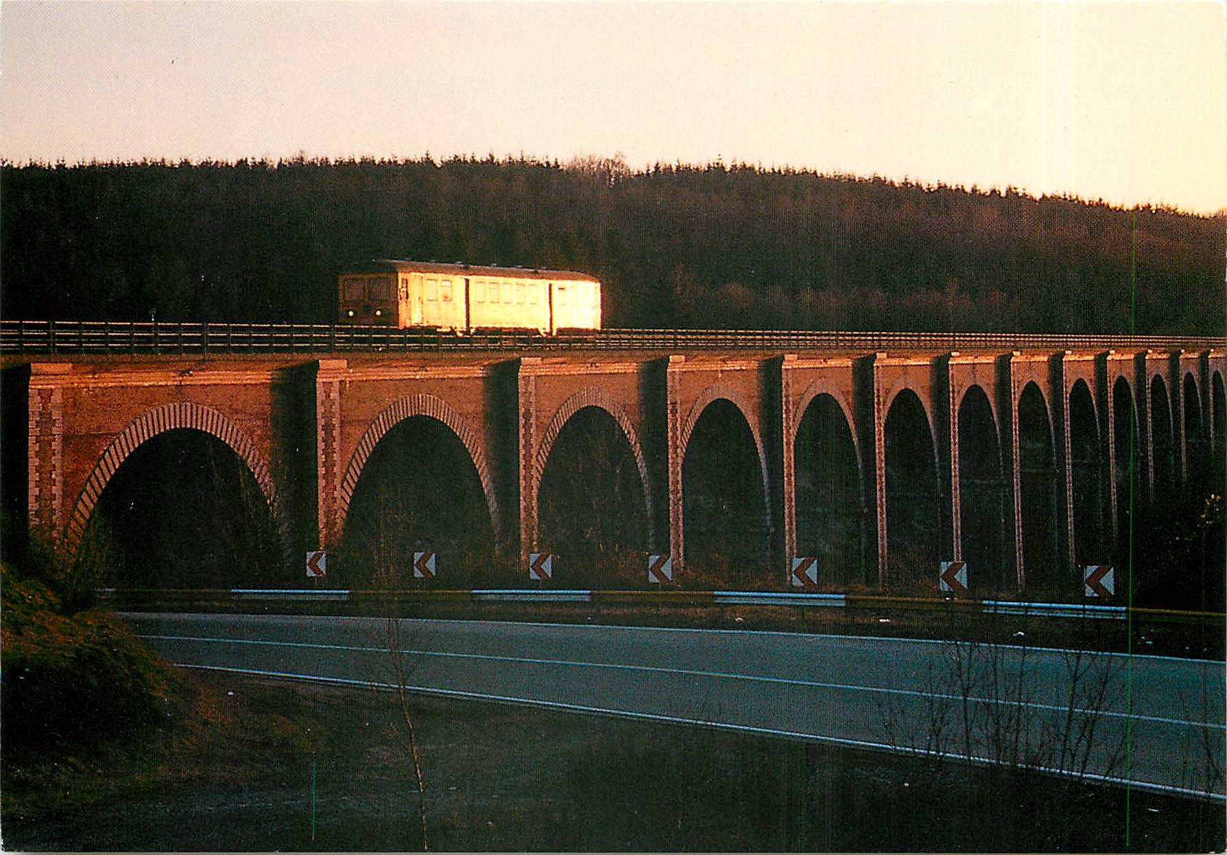 CPM SNCB ligne Dinant Berlrix autorail sur la viaduc de Thanville