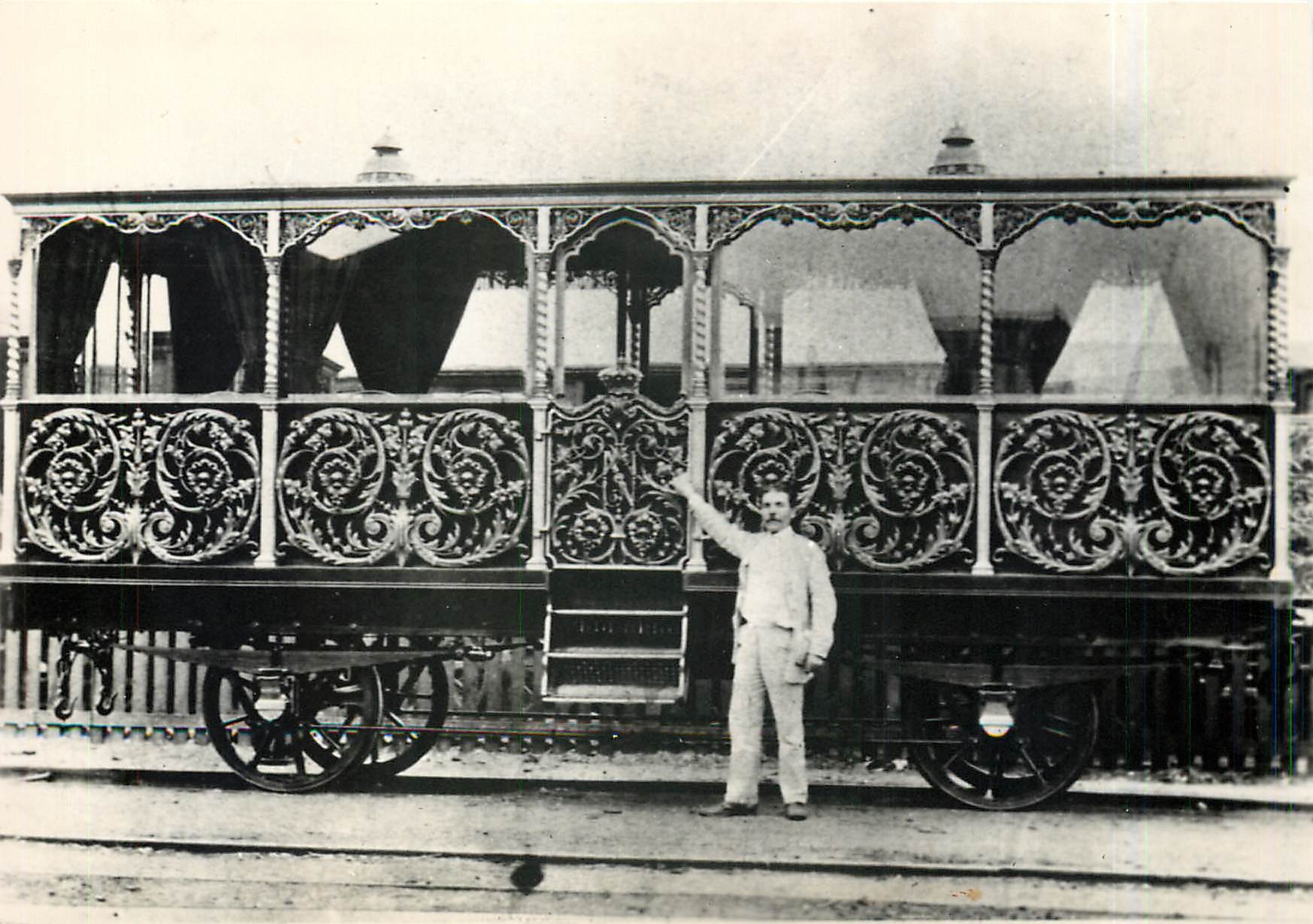 CPM Museon Di Rodo Uzes voiture terrasse du train de l'empereur Napolean