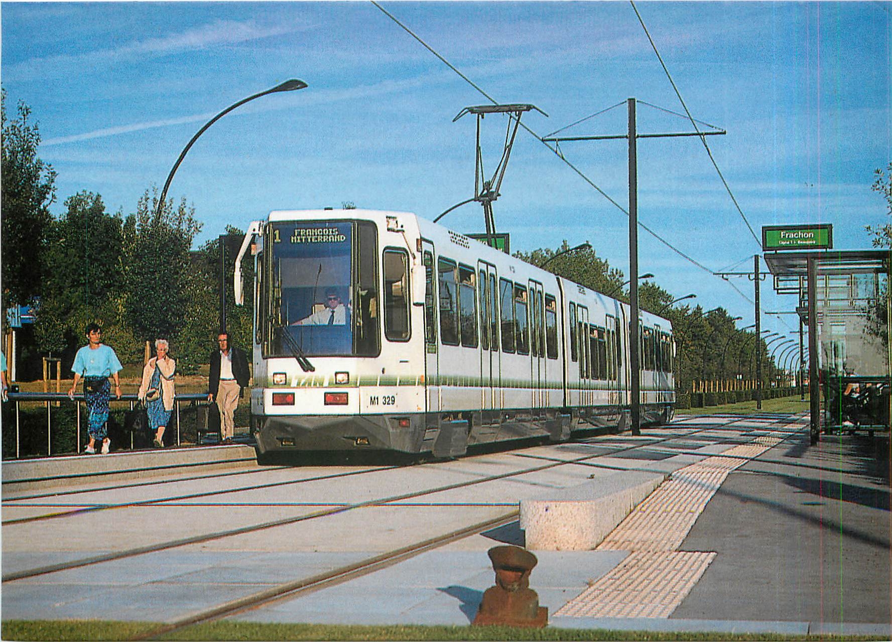 CPM SEMITAN élement tramway Alstom en station