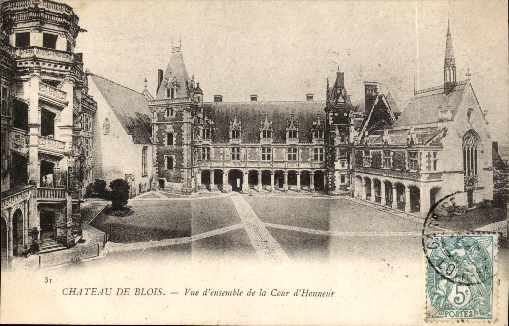 Château de Blois — Vue d'ensemble de la Cour d'Honneur — Éditeur non visible, n° de série 31 - Recto