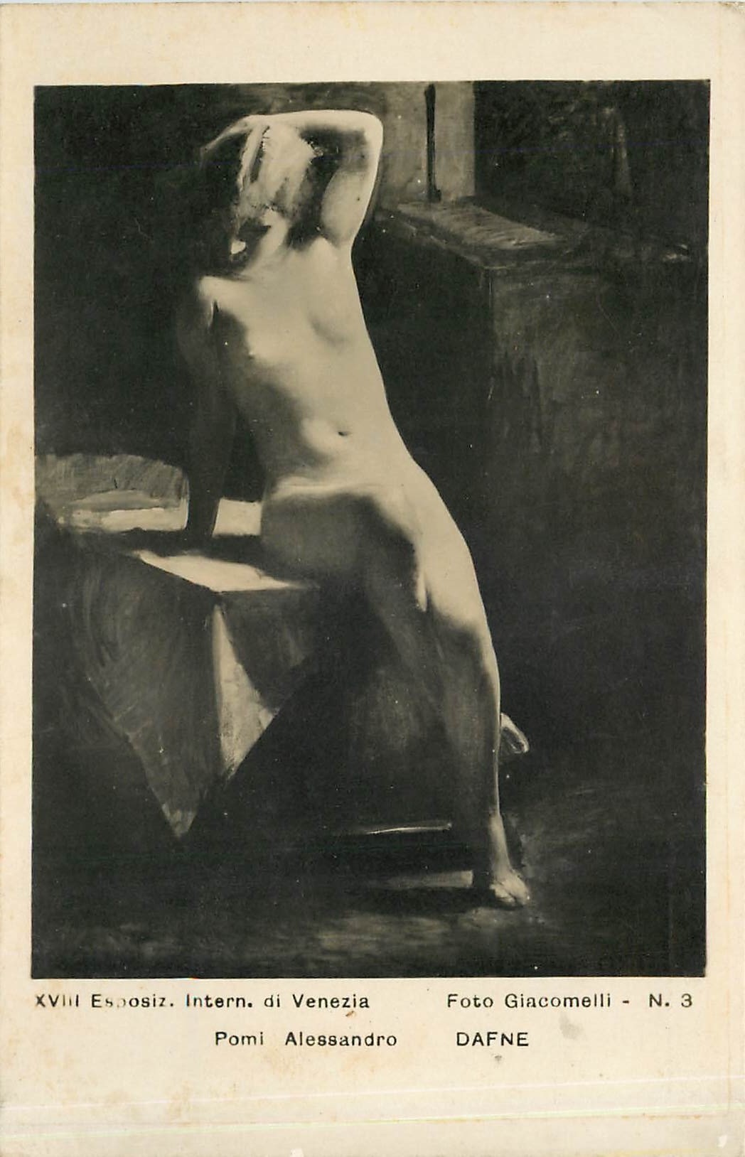 Nudité assise — XVIIIe Exposition internationale de Venise — Photo Giacomelli, N. 3