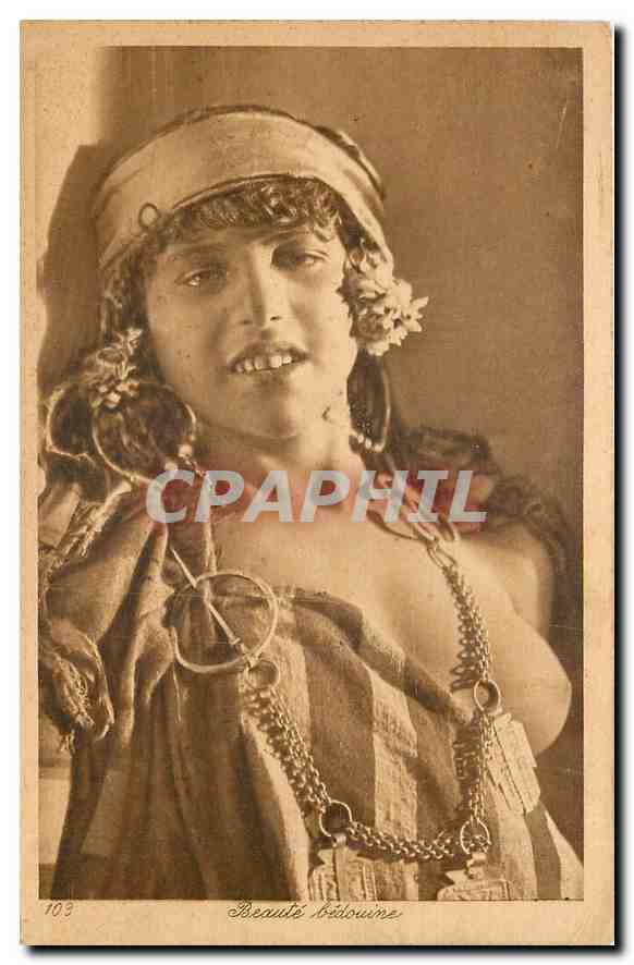 CPA Femme nue erotique Beaute bedouine