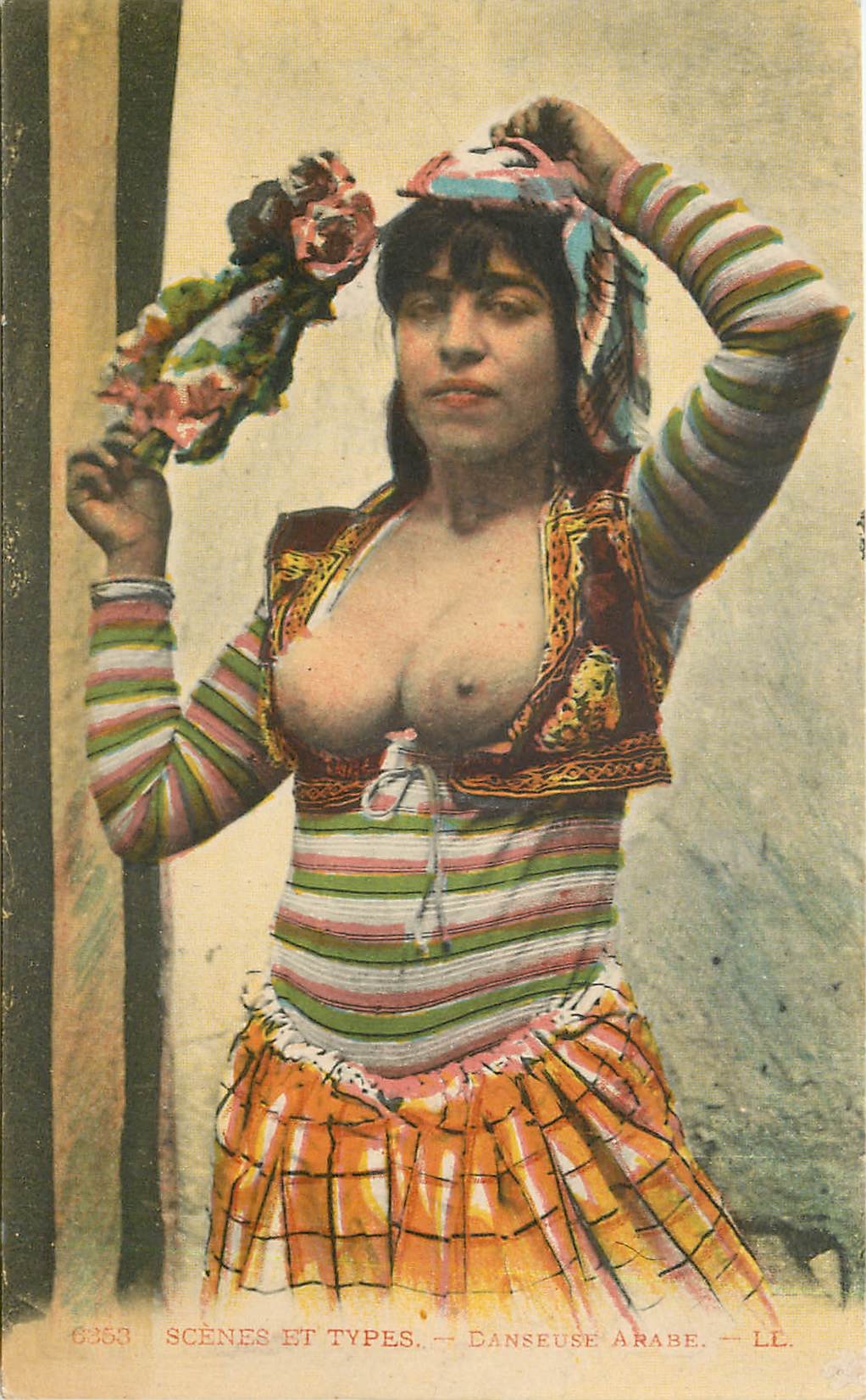 CPA Femme nue erotique Danseuse arabe