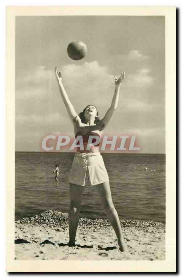 Femme jouant au volley-ball sur la plage — VEB Volk Kunst Verlag Ichenbach, n° 554