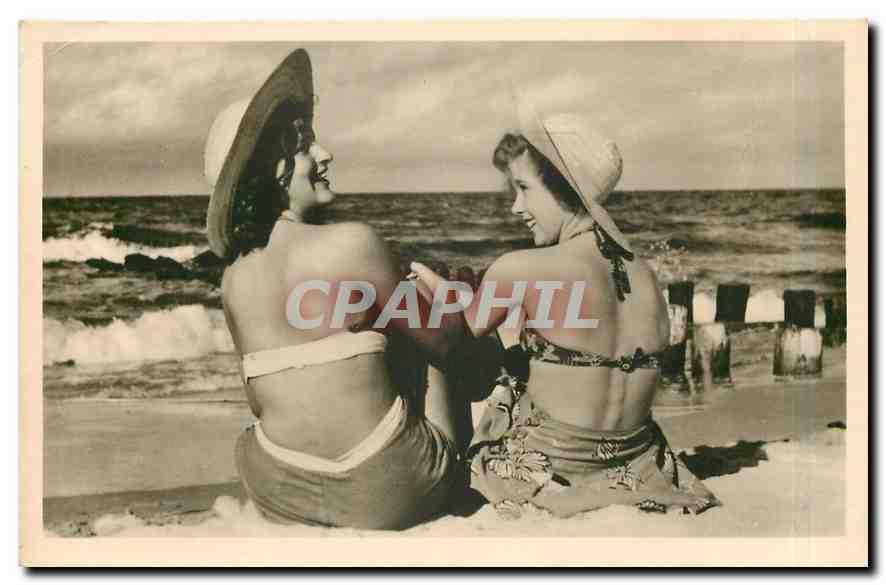 Deux femmes en maillots de bain — plage — E. Schütz Bild-Verlag