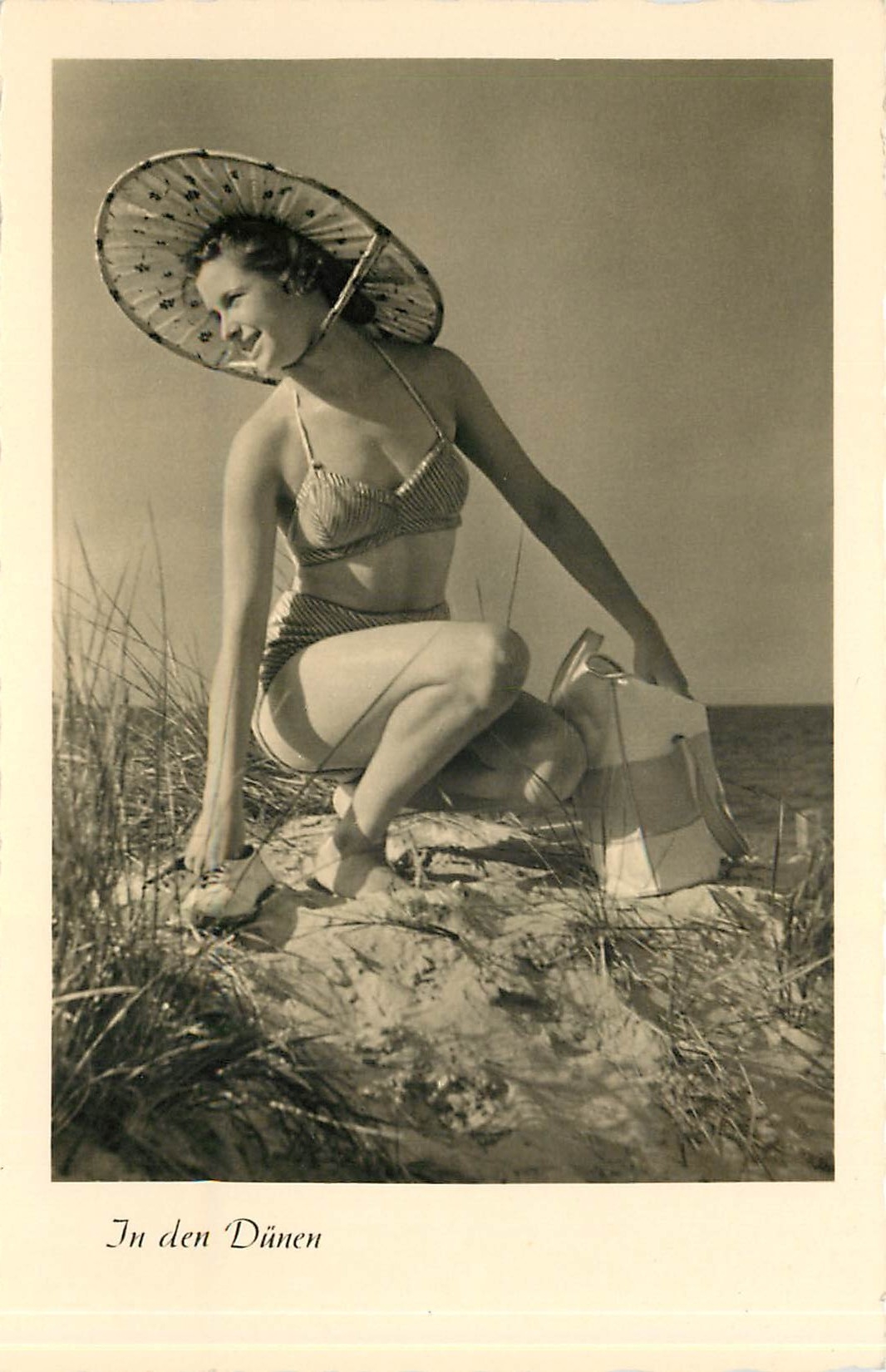 CPA Femme nue erotique 