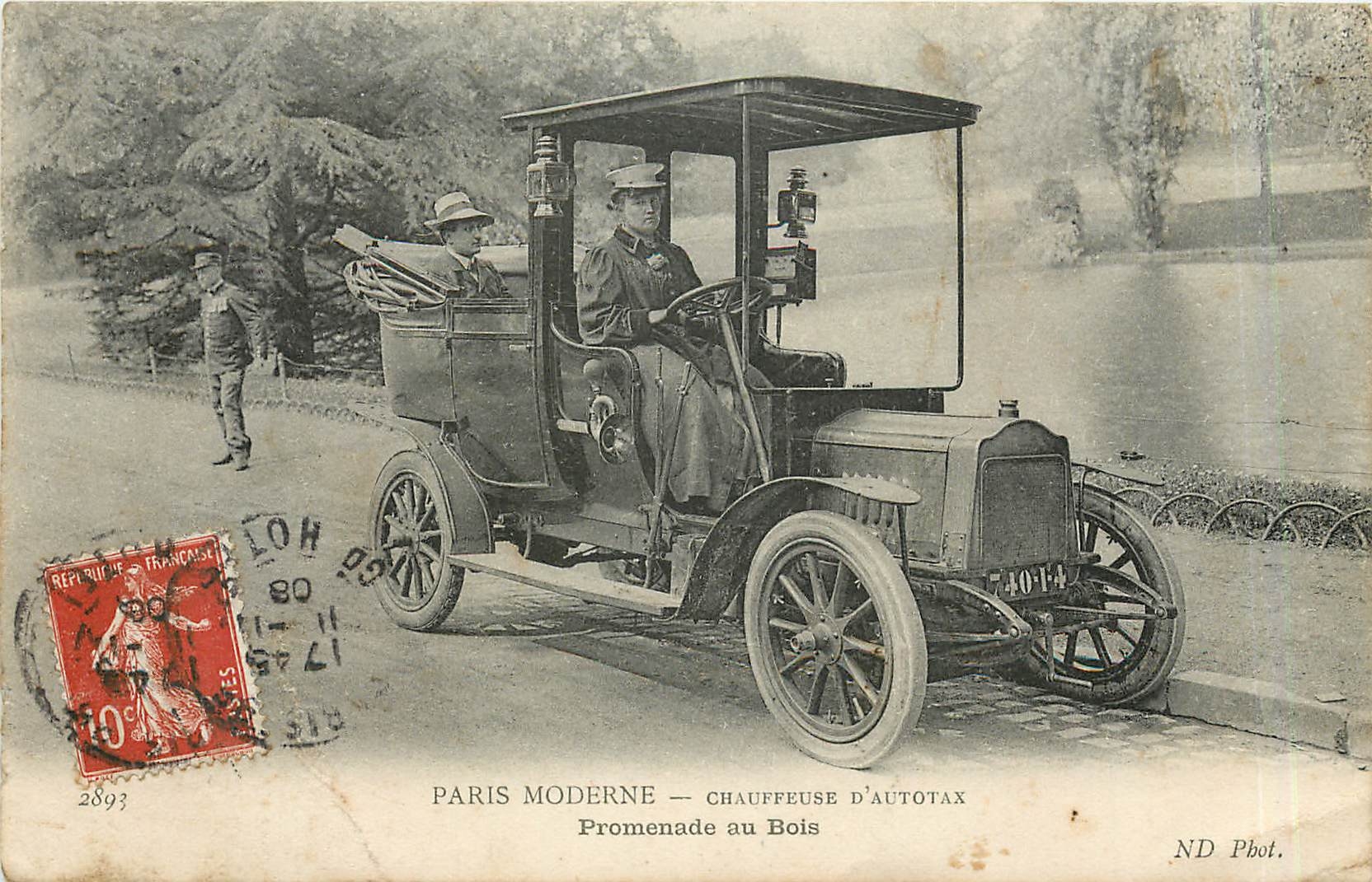 CPA Paris Moderne Chauffeuse d'Autotax Taxi Automobile TOP